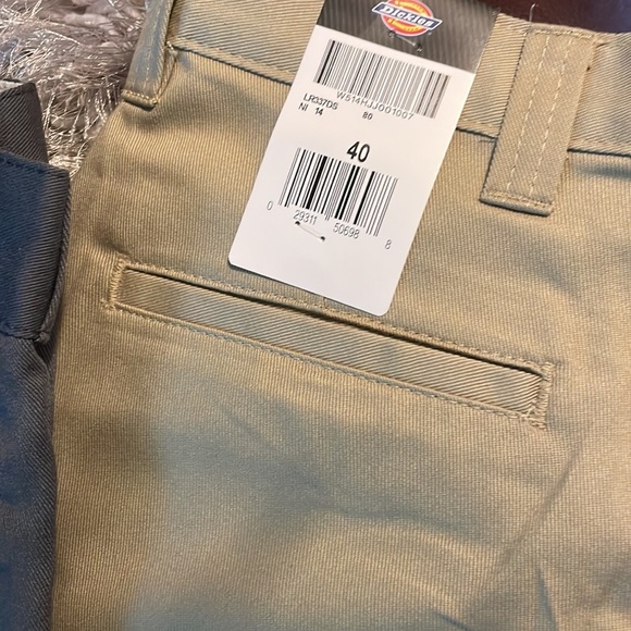 Shorts - Picture 2 of 7